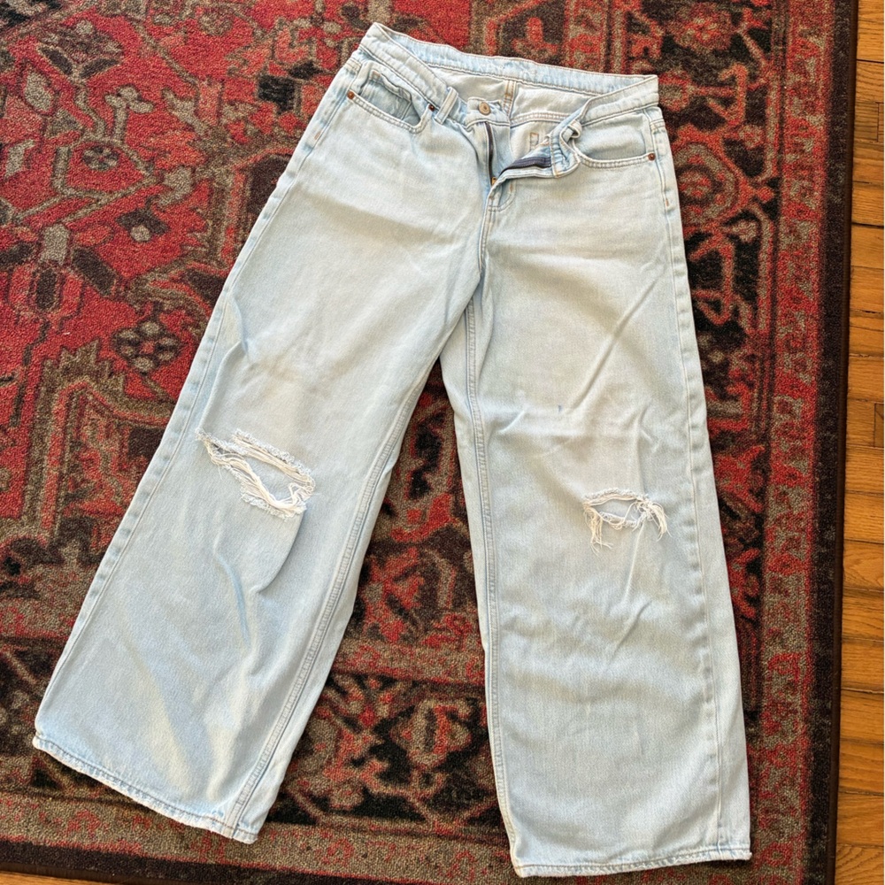 Old Navy Mid-Rise Baggy Wide Leg
Light Wash Distressed